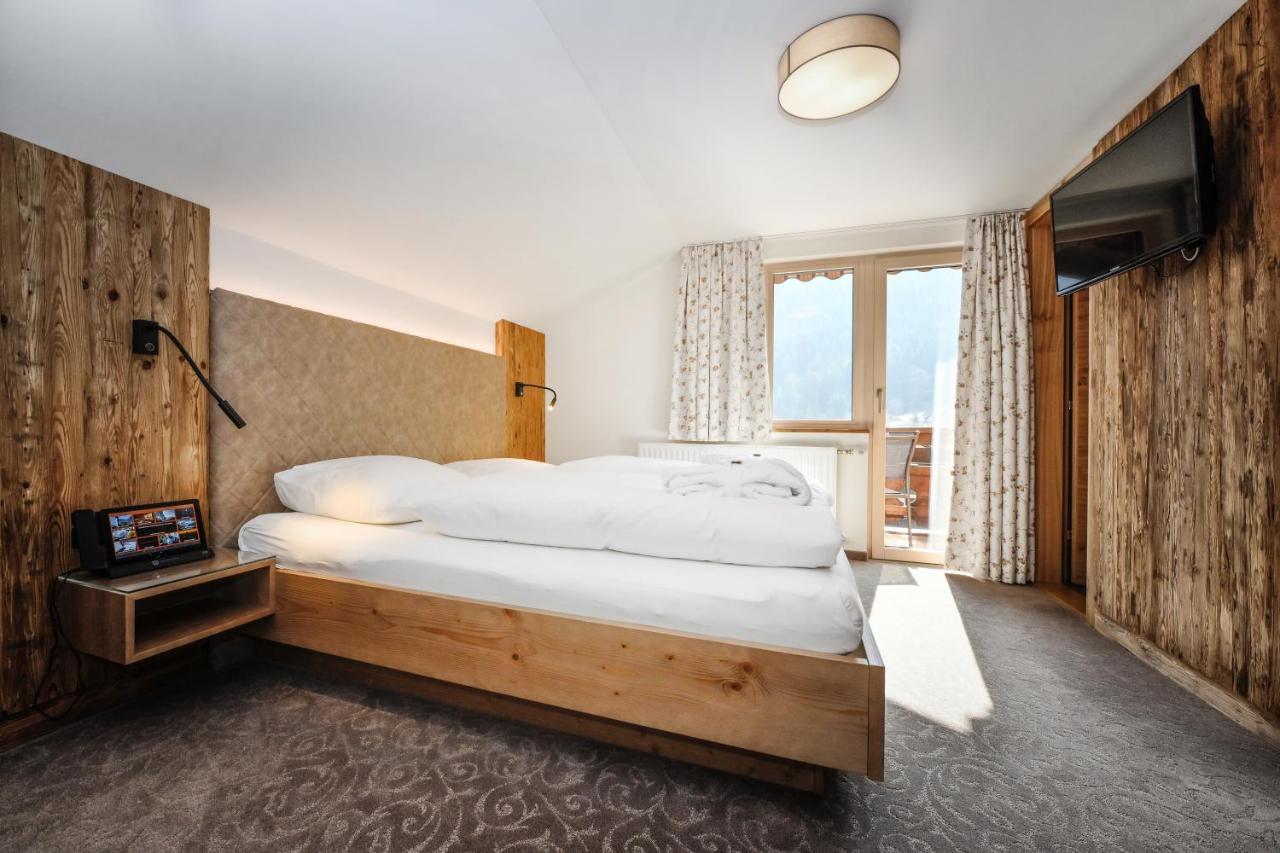 Hotel Alpenfeuer Montafon ザンクト・ガレンキルヒ エクステリア 写真