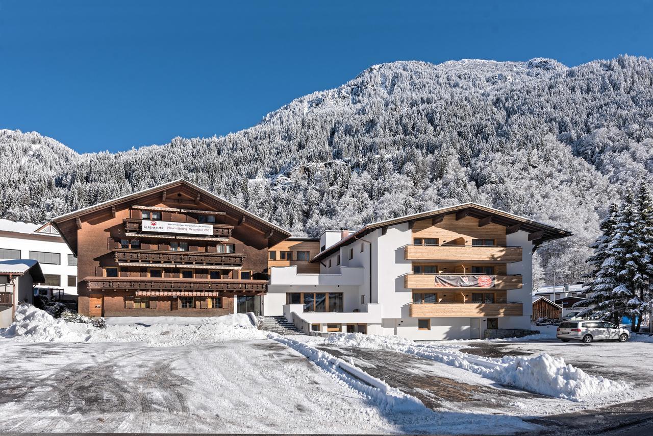 Hotel Alpenfeuer Montafon ザンクト・ガレンキルヒ エクステリア 写真